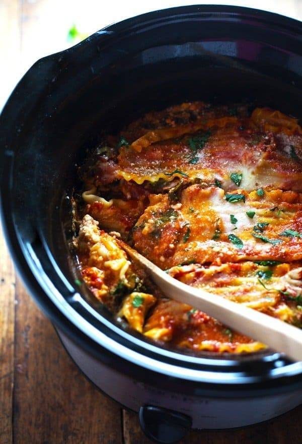 Super Easy Skinny Veggie Crockpot Lasagna - a handful of simple ingredients for a healthy family dinner. | https://weight-gone.fit